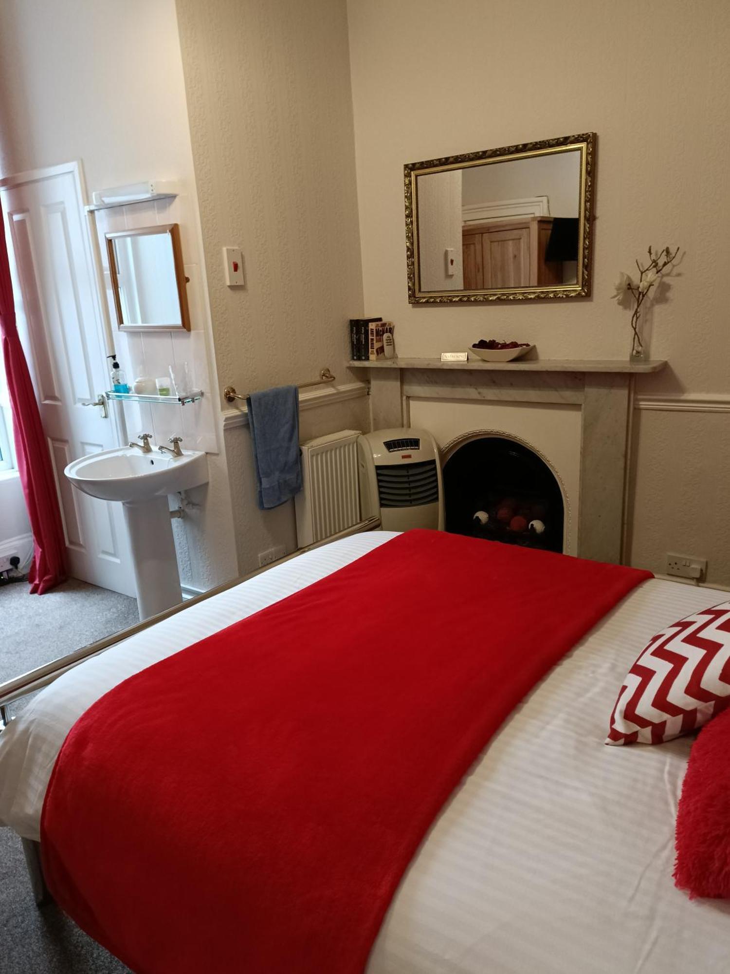 Lawnswood Guest House Торки Екстериор снимка