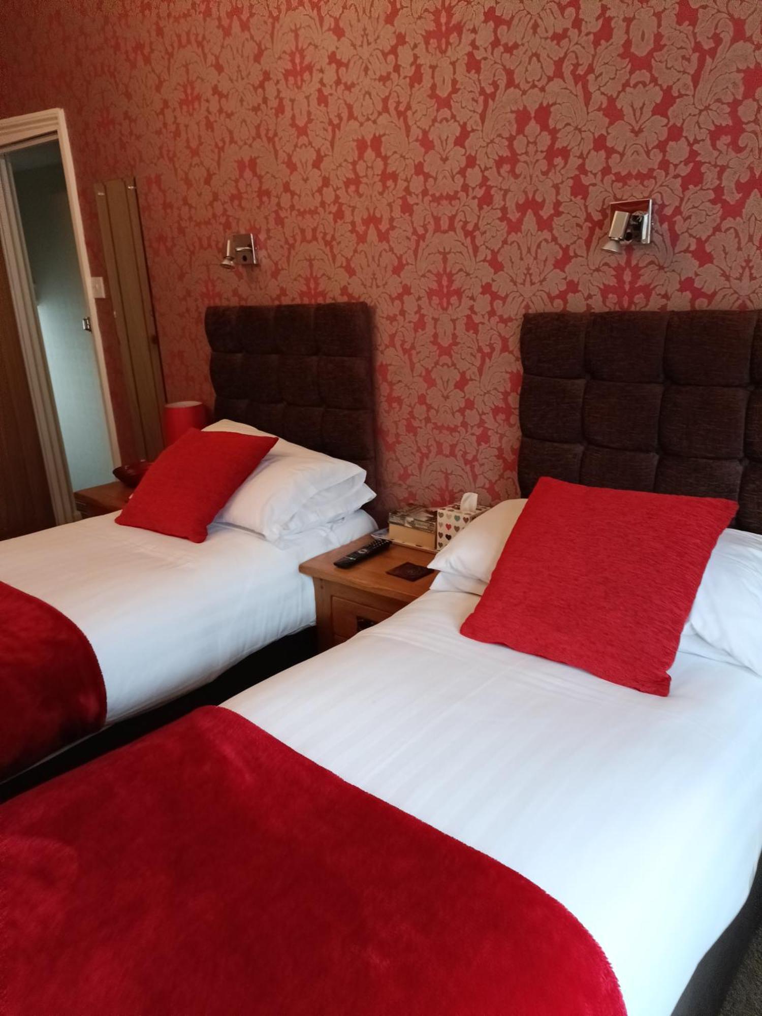 Lawnswood Guest House Торки Екстериор снимка